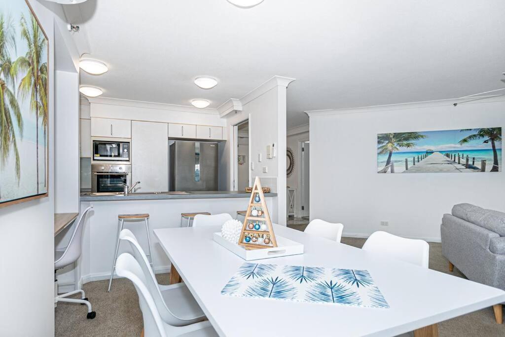 Broadbeach Victoria Square Gold Coast Exterior photo