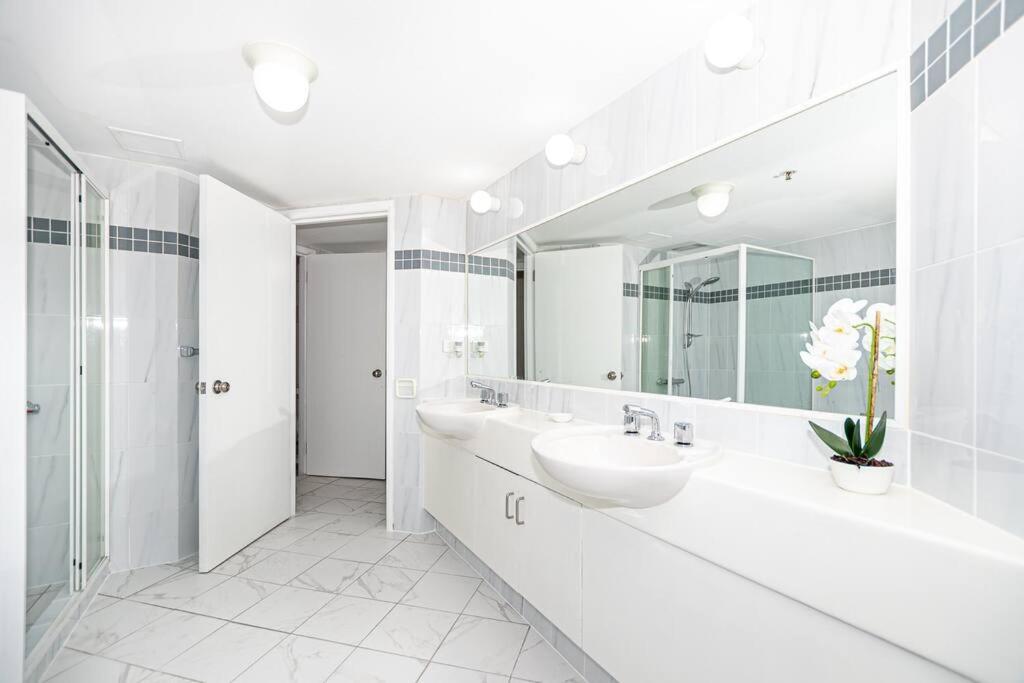 Broadbeach Victoria Square Gold Coast Exterior photo